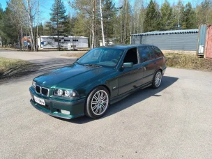 BMW 323