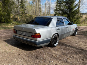 Mercedes-Benz 124
