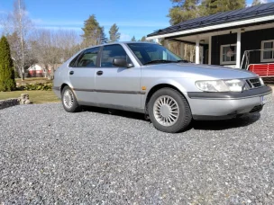 Saab 900