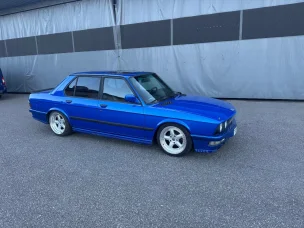 BMW 518
