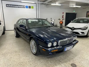 Jaguar XJ8