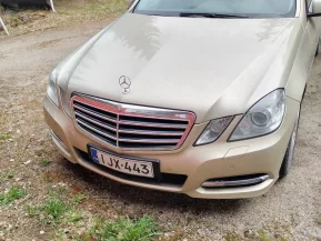 Mercedes-Benz 220