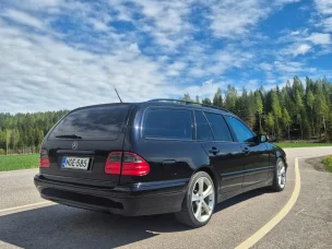 Mercedes-Benz 320