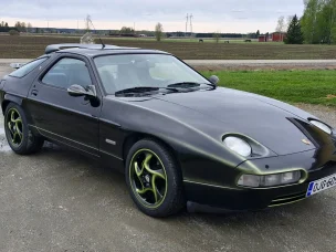 Porsche 928