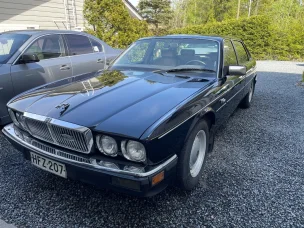 Jaguar XJ40