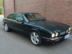 Jaguar XJR