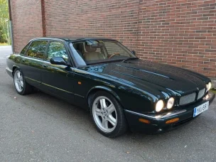 Jaguar XJR