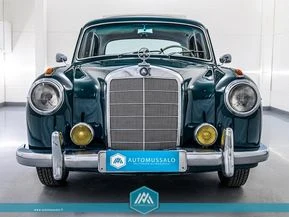 Mercedes-Benz 220