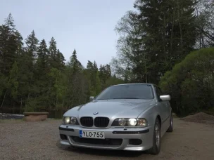 BMW 528