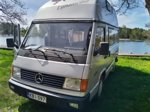Mercedes-Benz 100