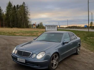 Mercedes-Benz 320