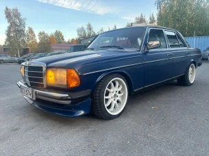 Mercedes-Benz 230