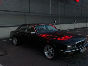 Jaguar XJ40
