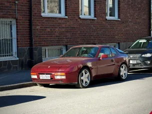 Porsche 944