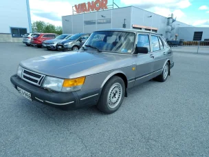 Saab 900