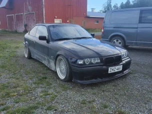 BMW 318iS