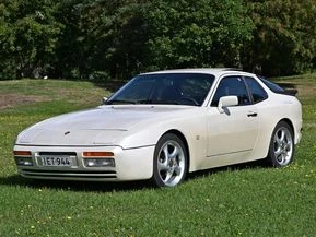 Porsche 944