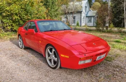 Porsche 944