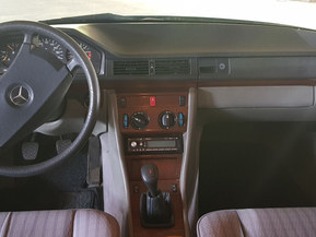 Mercedes-Benz 230