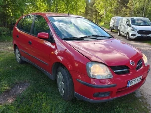 Nissan Almera Tino