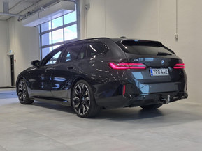 BMW i5 M60