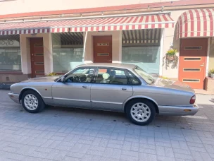 Jaguar XJ8
