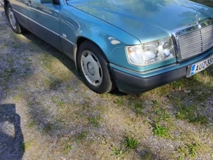 Mercedes-Benz 230