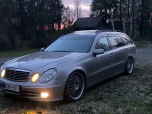 Mercedes-Benz 220