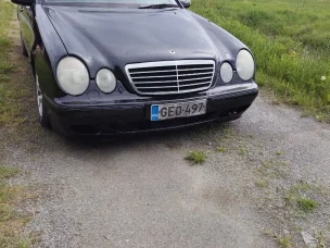 Mercedes-Benz 320