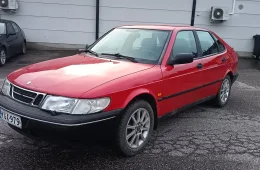 Saab 900