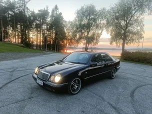 Mercedes-Benz 300