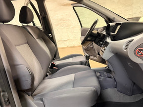 Nissan Almera Tino