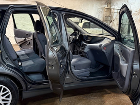 Nissan Almera Tino
