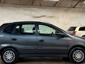 Nissan Almera Tino