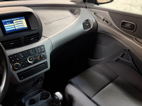 Nissan Almera Tino