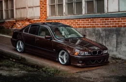 BMW 523