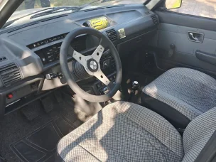 Peugeot 305