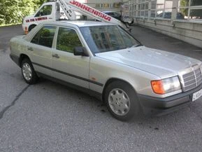 Mercedes-Benz 230