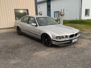 BMW 728