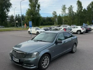Mercedes-Benz 220