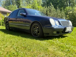 Mercedes-Benz E 320