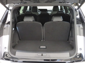 Peugeot E-5008