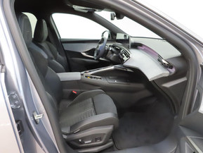 Peugeot E-5008