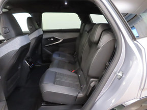 Peugeot E-5008