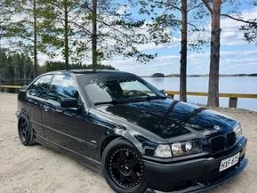 BMW 323