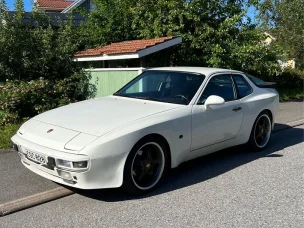 Porsche 944