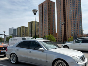 Mercedes-Benz E 240