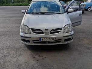 Nissan Almera Tino