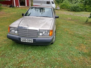 Mercedes-Benz 230