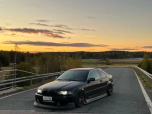BMW 323